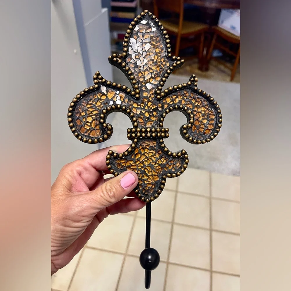 Home decor 2fer Fleur-de-Lis Wall Hook & Sun face decor ball